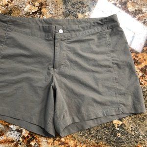 Alpine Design Khaki Green shorts size 10 New